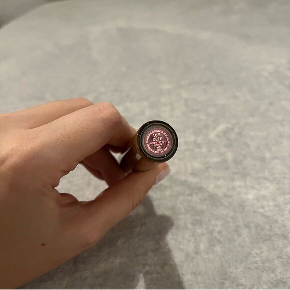 Charlotte Tilbury Beautiful Skin Radiant Concealer - 16.5 Deep - Picture 9 of 9